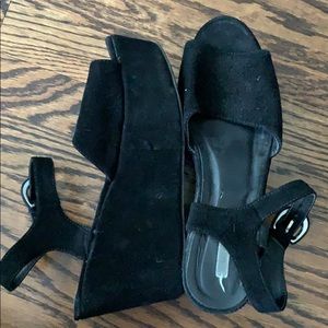 Urban outfitters velvet flattop heels